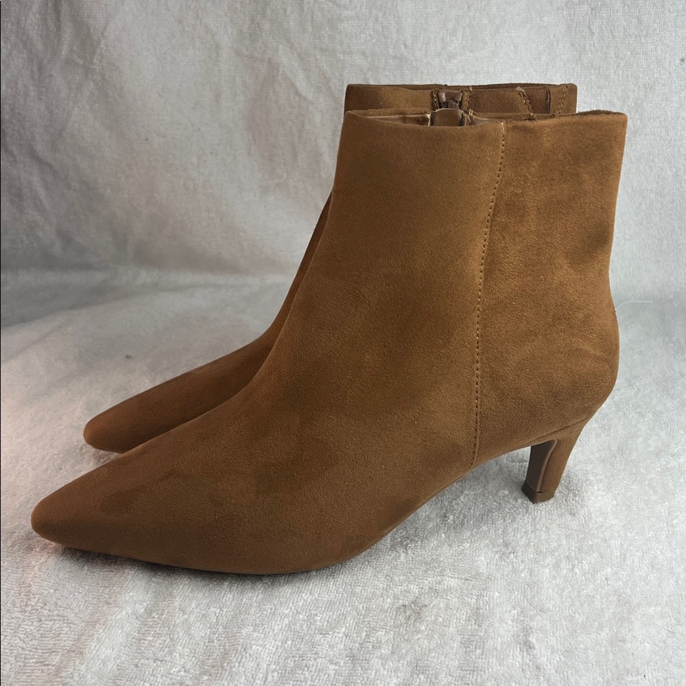 Universal threads, Elegant Tan faux suede Ankle Boots - Picture 2 of 5